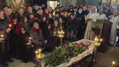 Roses, tears and a solemn goodbye: Mourners honor the memory of Alexei Navalny