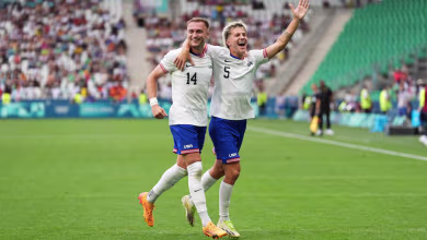 U.S. leads after Mihailovic's superb free kick