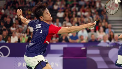 Spin cycle: USA's Chiu makes epic badminton spin shot