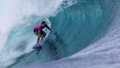 Heavyweights compete in Olympic surfing Round 3