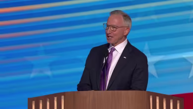 Republican Mayor John Giles feels more at "home" with the Democratic party