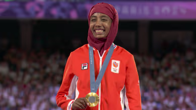 Sifan Hassan gets marathon gold medal after setting record