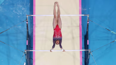 Suni Lee dazzles on bars in the women's all-around final