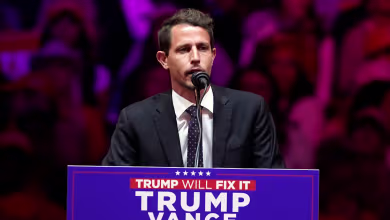 Comedian mocks Latinos at Trump’s NYC rally