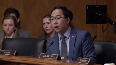 Sen. Kim asks Noem if she or Tom Homan will be in charge of the border under Trump