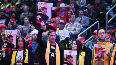 Hostages' families shake Trump's hand at inauguration