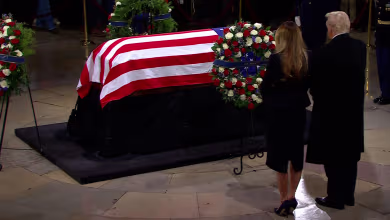 Trump pays respects to Carter