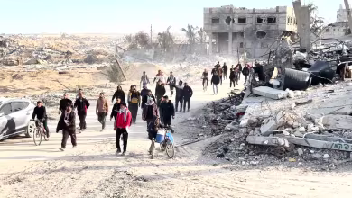 Displaced Palestinians move toward Rafah as ceasefire takes effect