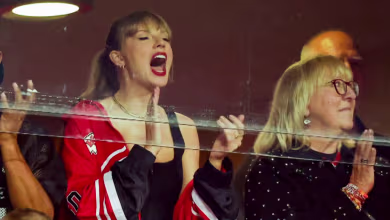 Taylor Swift booed by Eagles fans at Super Bowl