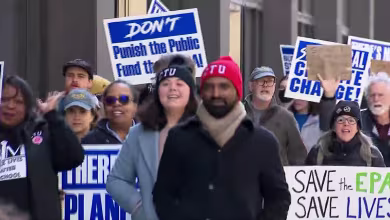 Chicago EPA workers protest recent cuts at agency