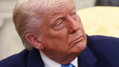 Trump accepts plane from Qatar, clashes with South African leader