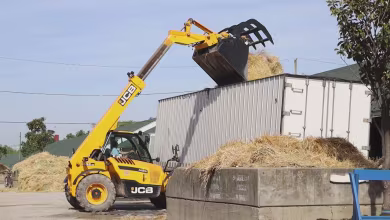 'It stinks, but it's a job': Scooping poop at the Kentucky Derby