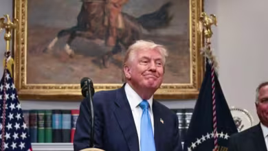 Divided Federal Reserve keeps interest rates unchanged