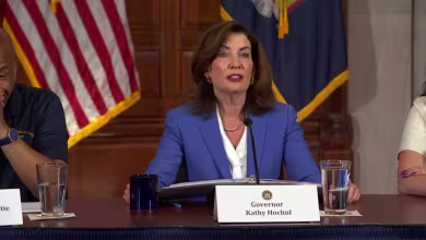 Hochul says New York will consider redistricting at meeting with Texas Democrats