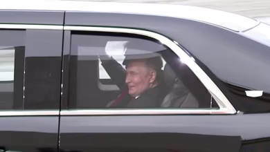 Putin grins from inside Trump's presidential vehicle at Alaska arrival ceremony