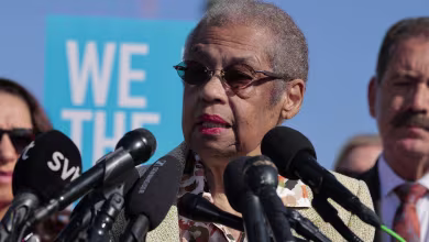 D.C. Del. Eleanor Holmes Norton appears to struggle walking alone at news conference