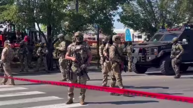 Texas National Guard troops arrive outside Chicago