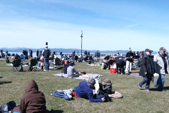 Spectators at the lakesfront