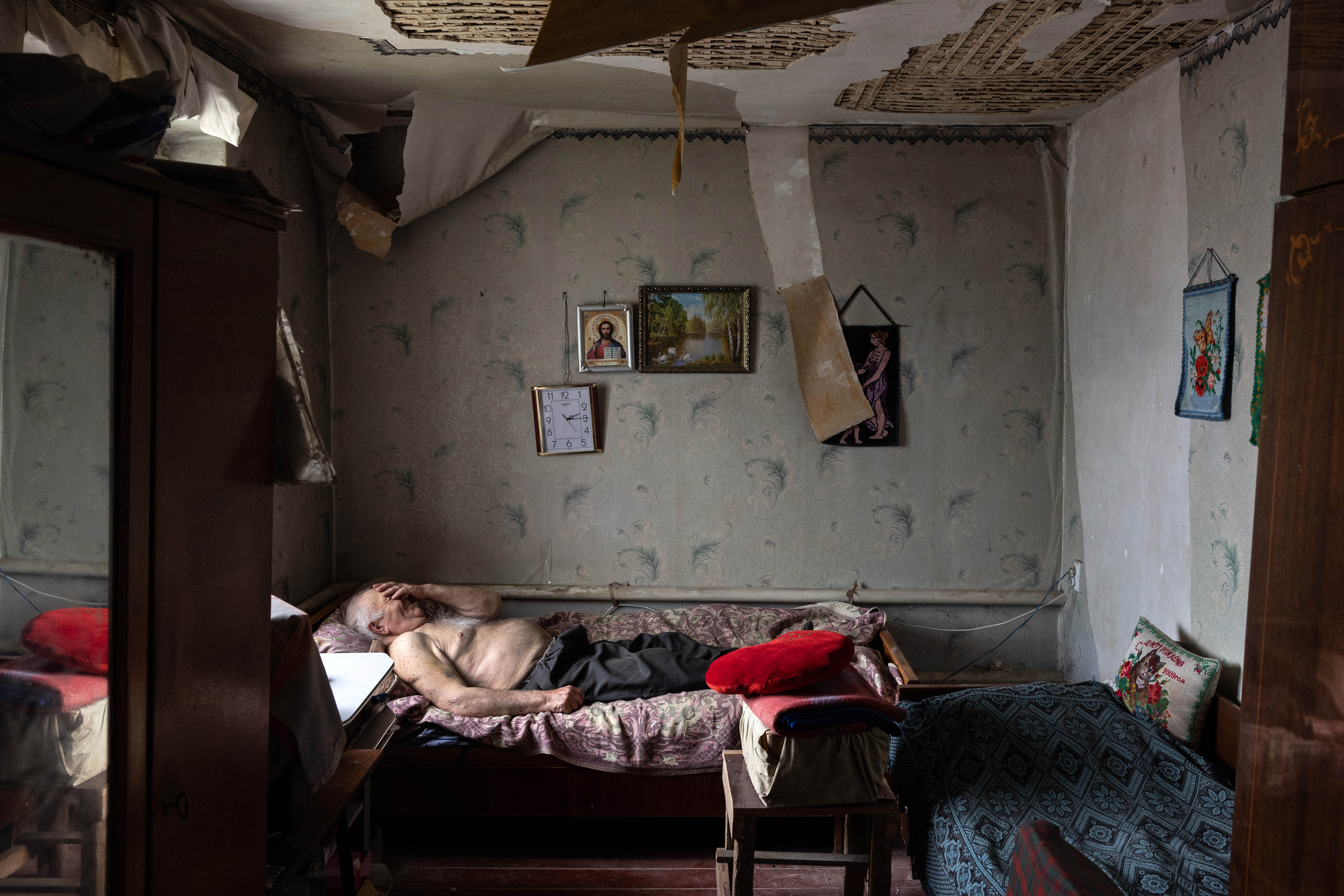 Russian Forces Withdraw From Towns Around Kharkiv