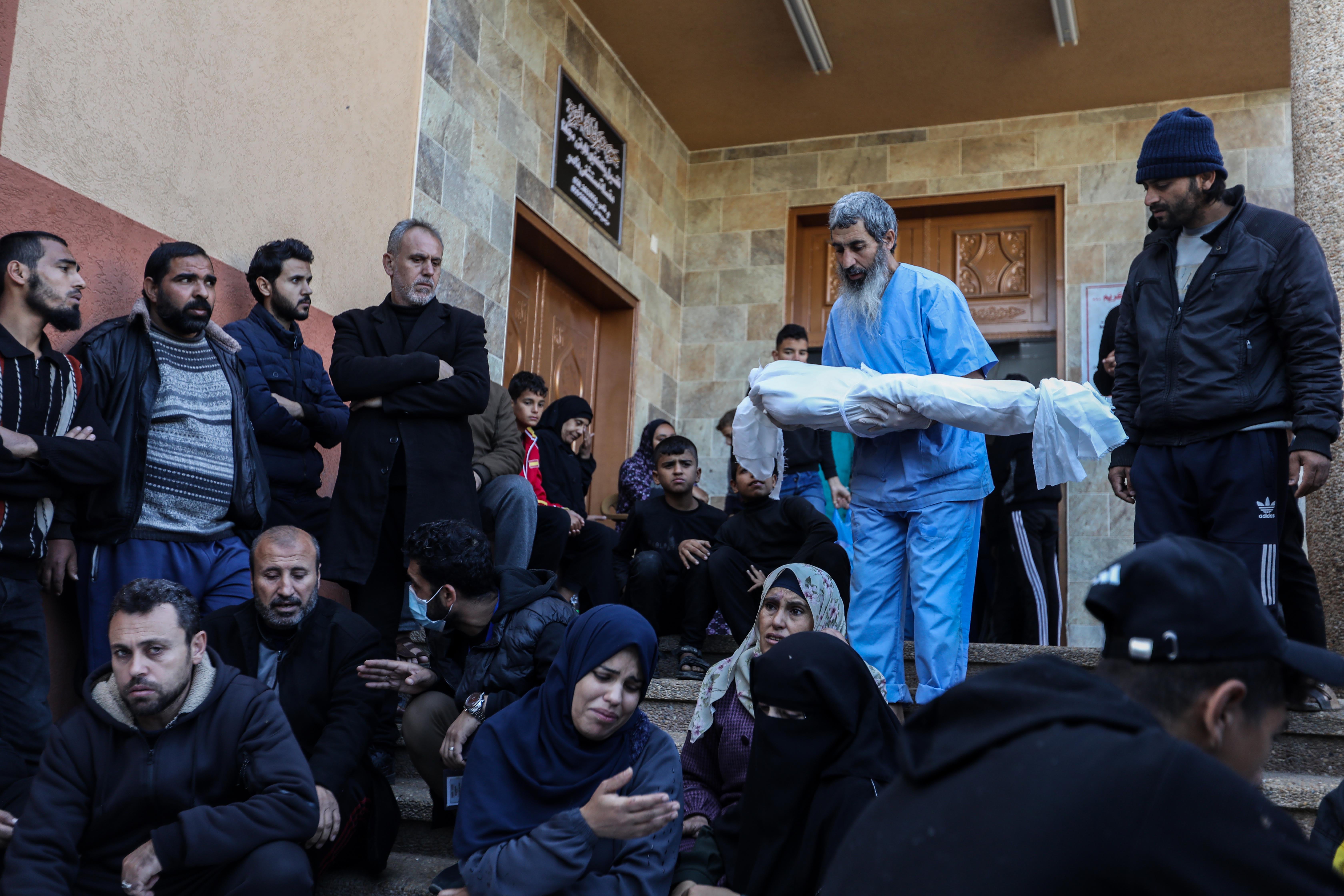 Image: Displaced Palestinians Forced Further South On Gaza Strip As Israel Intensifies Military Offensive