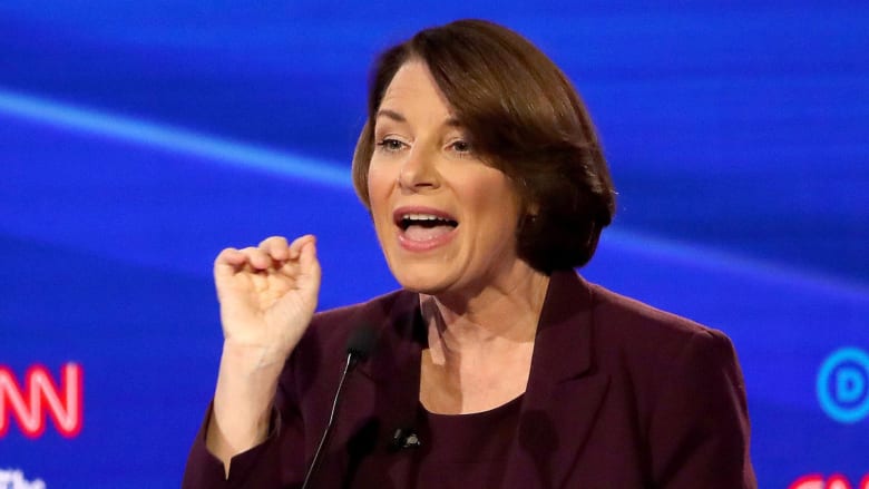 Klobuchar calls Warren's health care plan 'a pipe dream'