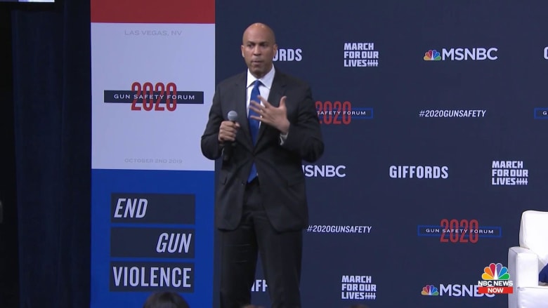 Sen. Booker addresses mother of shooting victim