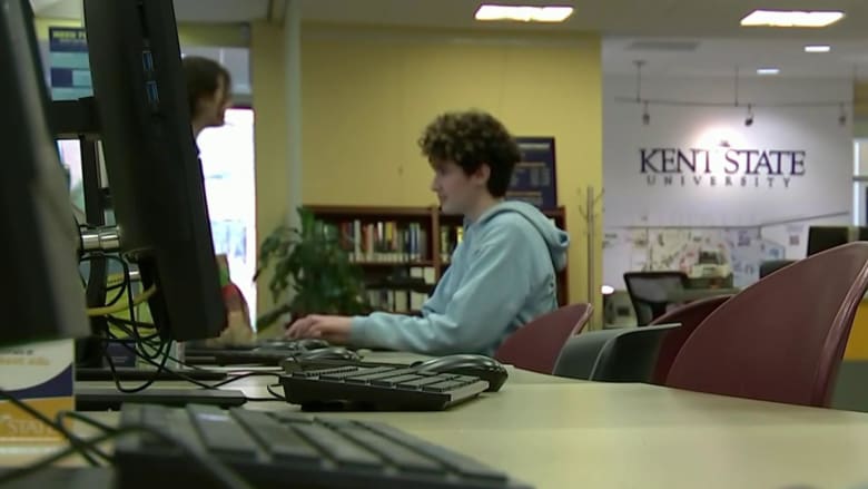 More colleges suspend in-person classes over coronavirus fears