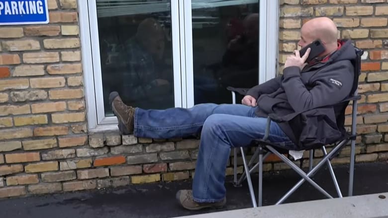 Photo of man visiting his father through window goes viral