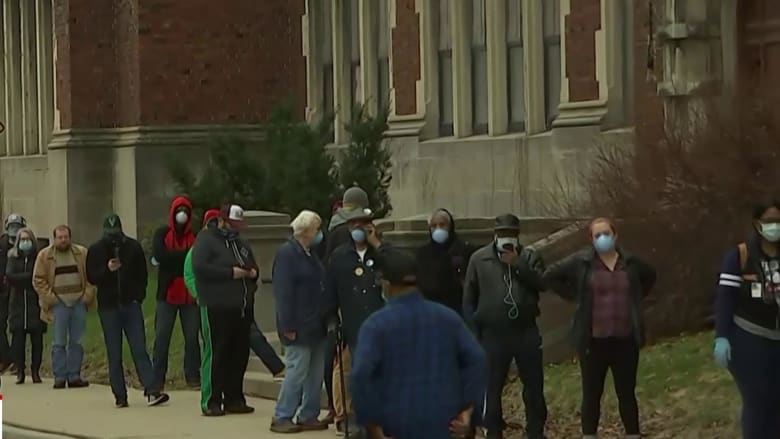 Voters line up to cast ballot in Wisconsin primary despite coronavirus risk