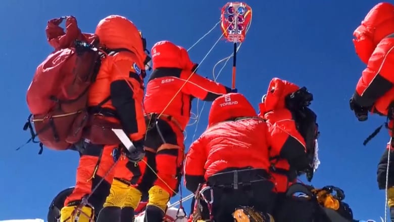 Chinese climbers first to scale Mount Everest in 2020 after coronavirus forces cancellations