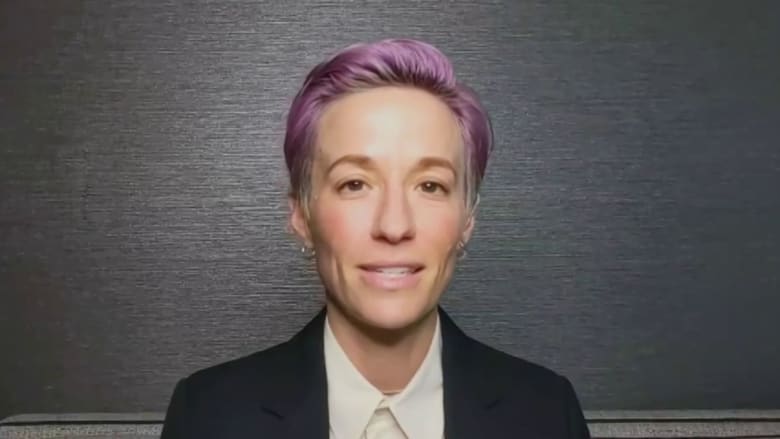 Soccer star Megan Rapinoe speaks to frontline workers at DNC