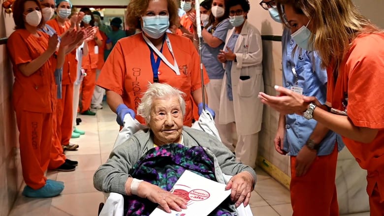 104-year-old Spanish Covid-beater celebrated by hospital staff