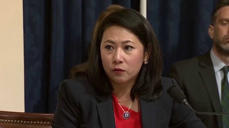 Rep. Murphy thanks Officer Hodges for holding back rioters as she hid nearby