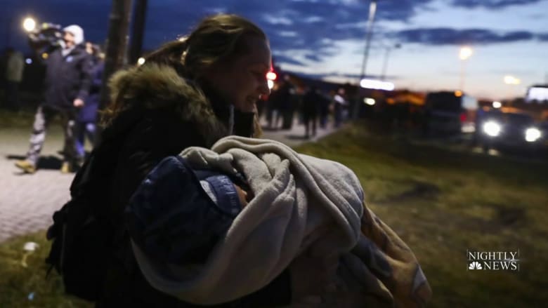 Thousands of Ukrainians flee to Poland for safety