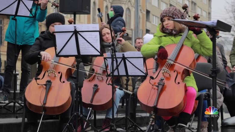 Ukrainian orchestra holds concerts to support country at war