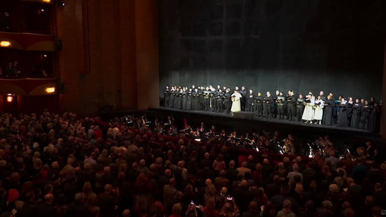 Metropolitan Opera performs Ukrainian national anthem in solidarity amid Russian invasion