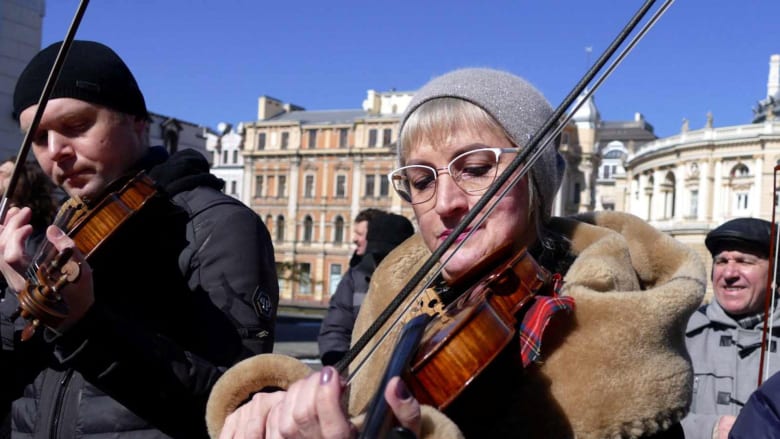 Odessa orchestra plays in support of no-fly zone for Ukraine