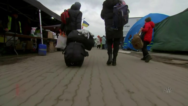 Ukrainians head back home despite continued shelling