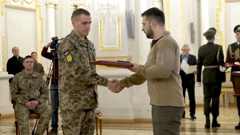 ‘We keep fighting’: Zelenskyy presents medals to Ukrainian soldiers