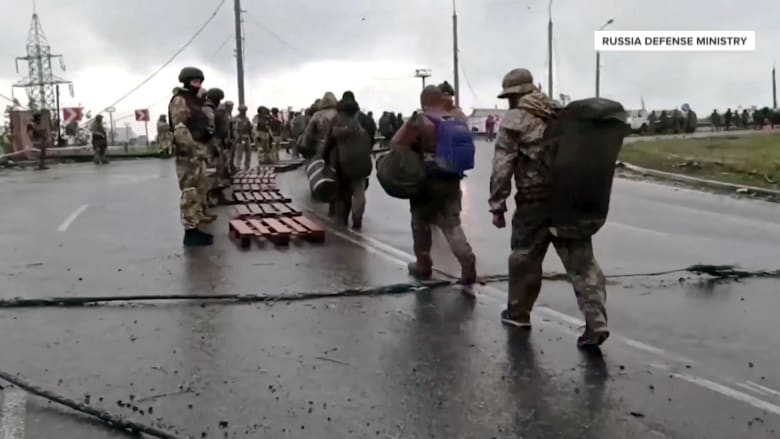 Russia parades surrendering Ukrainian fighters through Mariupol