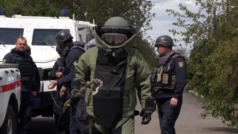 Ukrainian demining unit in Donetsk detonate Russian explosives