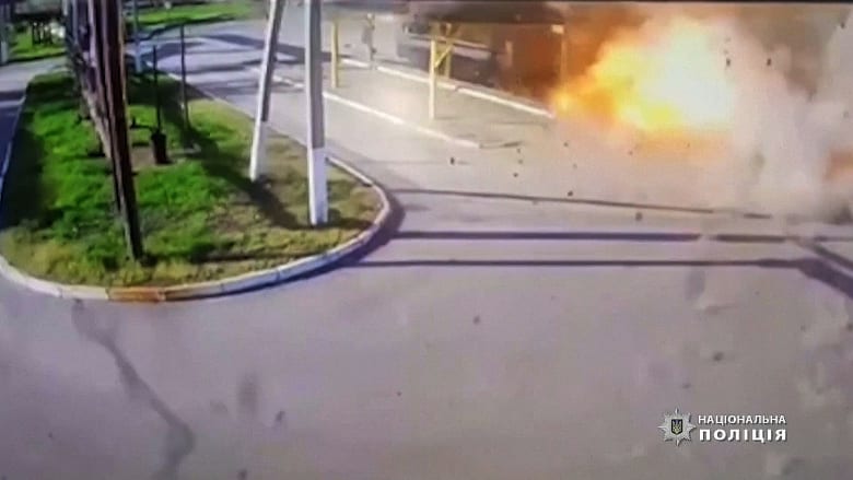 Video captures deadly explosions at Ukrainian factory