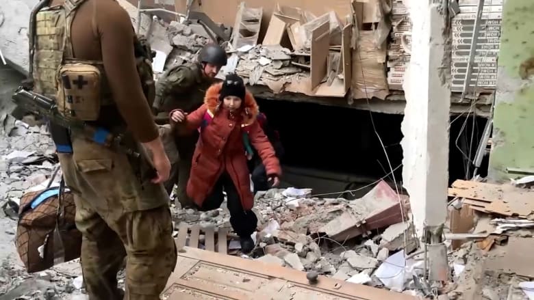 Video appears to show civilians being evacuated from steel plant in Mariupol