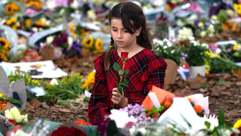 As people mourn the queen, London is ‘so silent,’ contributor says