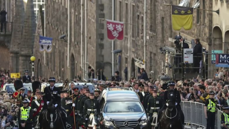 Thousands line Edinburgh’s Royal Mile for Queen Elizabeth’s farewell