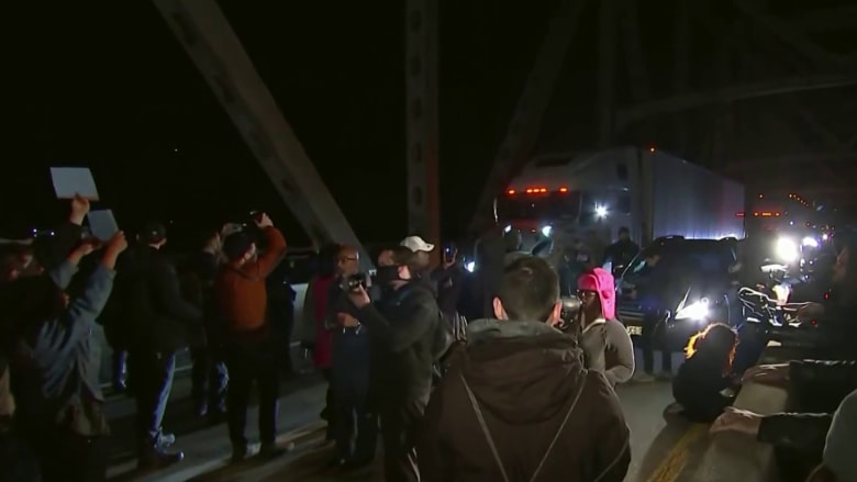 Protesters attempting to shut down Memphis bridge after Tyre Nichols video release