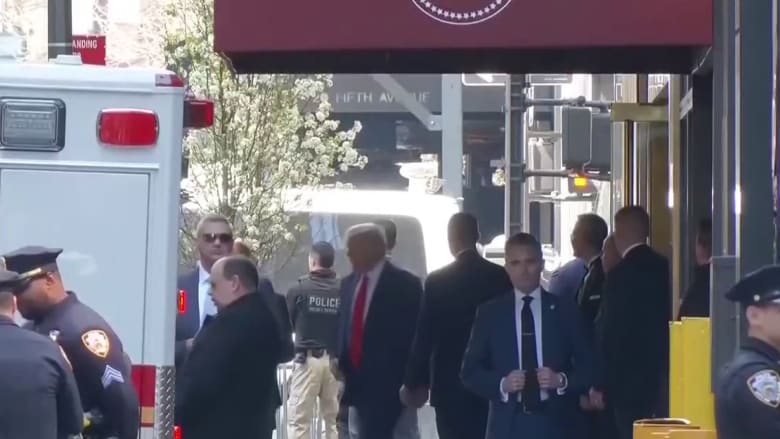 Trump heads to New York courthouse for arraignment