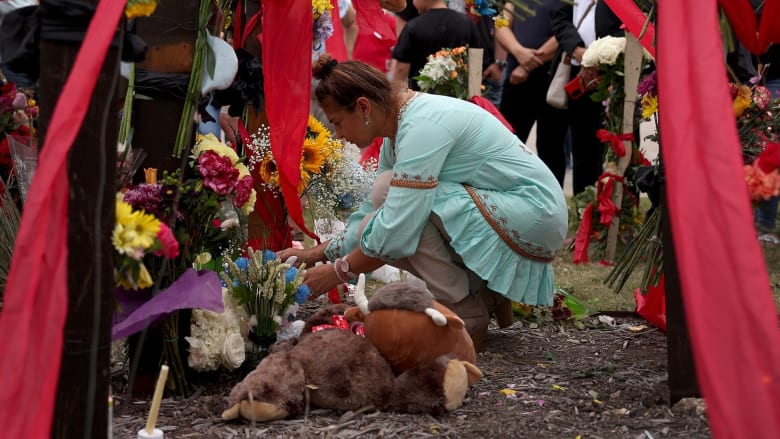 Police release new details in Texas outlet mall shooting