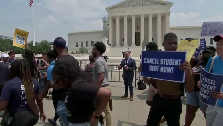 Supreme Court strikes down Biden’s student debt loan relief