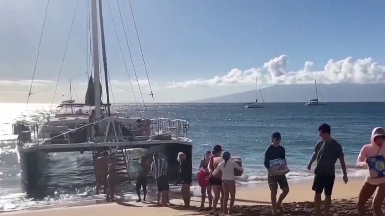 Hawaii residents unite to rebuild after deadly wildfires